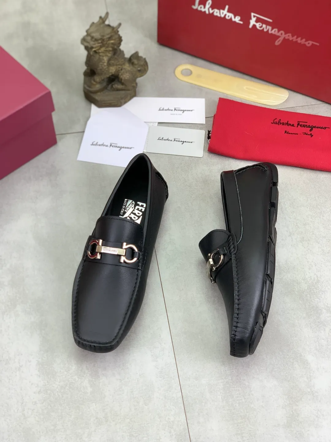 Men's shoes 💰P542 New model, high quality [Ferragamo/Ferragamo] Latest lazy slip-on shoes Original imported calfskin, imported cowhide lining + original luxury metal buckle + original combination outsole Comparison without pressure Code number: 38-45